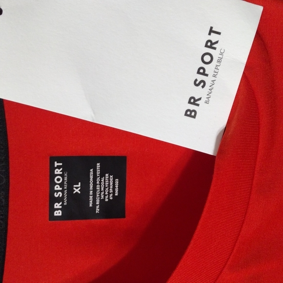 Banana Republic Sport Moisture-Wicking Crew Neck Training Tee - Picture 5 of 6